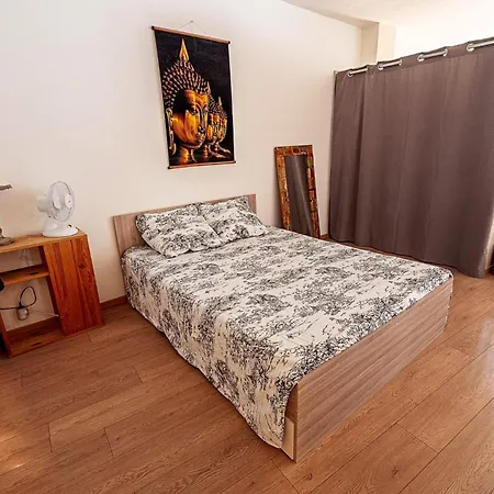 Dans Le Centre Medieval Daire Hyères